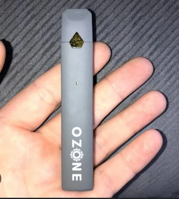 Ozone vape pen in hand