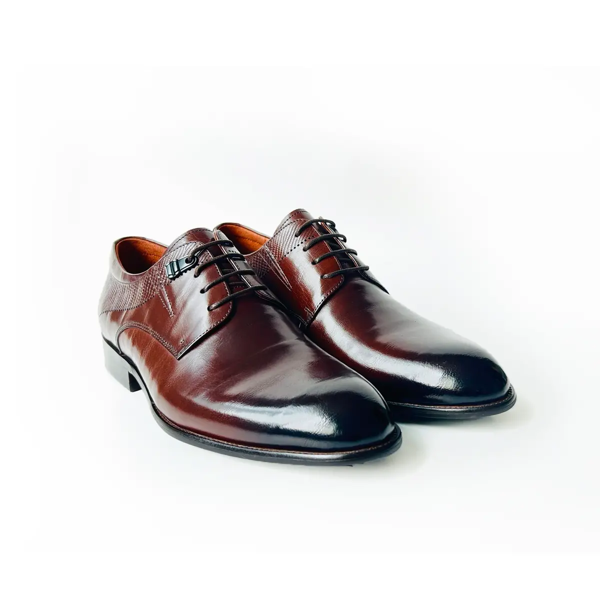 Fashion men dress shoe in burgundy cow leather and embossed leather