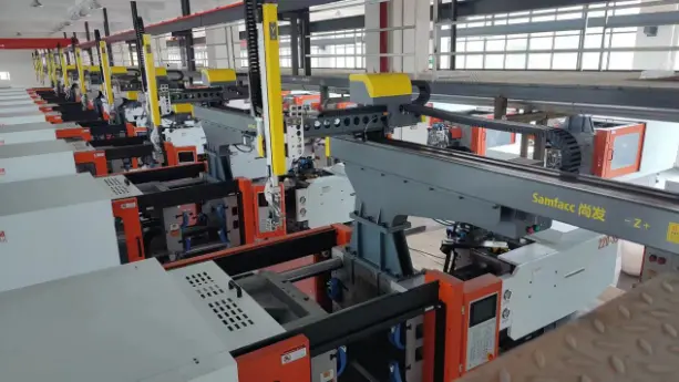 automatic injection moulding machine
