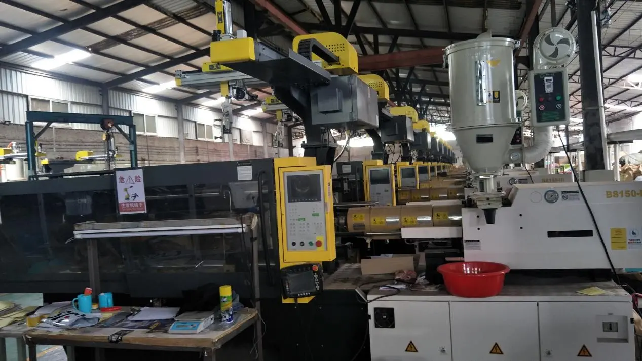 injection molding robot manufacturers
